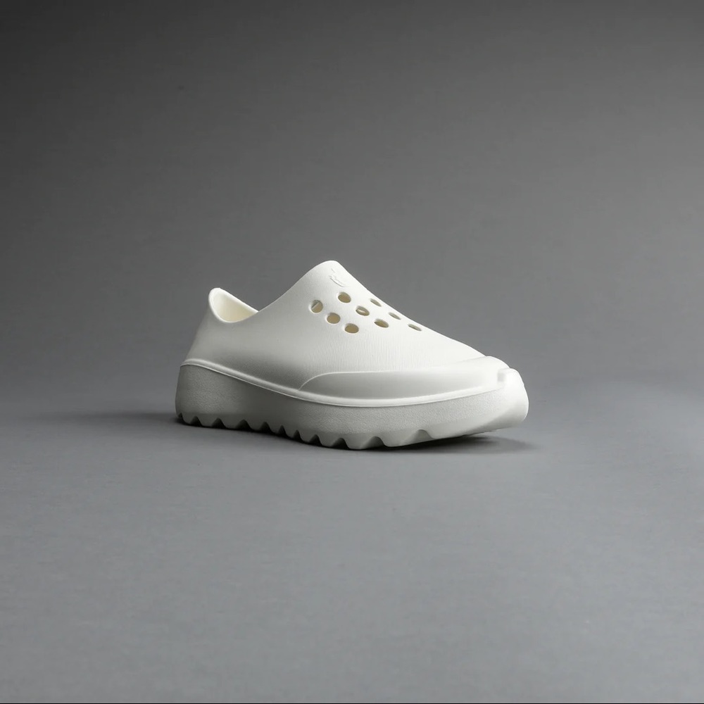 Darc Sport Ohana Hanzo Shoe in Bone Size 9 (Women’s) brand new sold out!!!